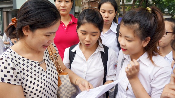 Hà Nội làm thủ tục nhập học lớp 10 cả trong ngày nghỉ ảnh 1