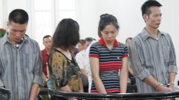Mua bán ma túy trước cổng nhà tang lễ ảnh 1