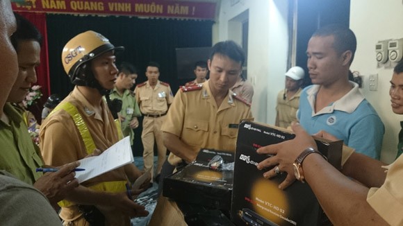 “Xé lẻ” hàng lậu để vận chuyển ảnh 1