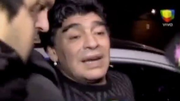 Maradona kém minh mẫn vì rượu và ma túy ảnh 1