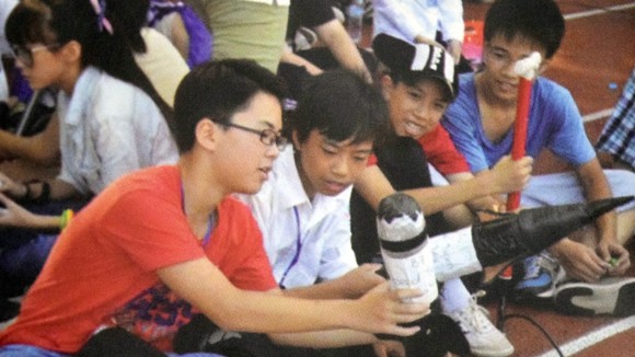 Học sinh xuất sắc được học cùng sinh viên ảnh 1