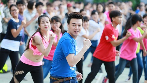 Nhảy Flashmob trong “Vũ hội công dân toàn cầu” ảnh 1