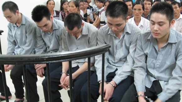 Tức tối với người yêu cũ, gọi đồng bọn đến giết tình địch ảnh 1