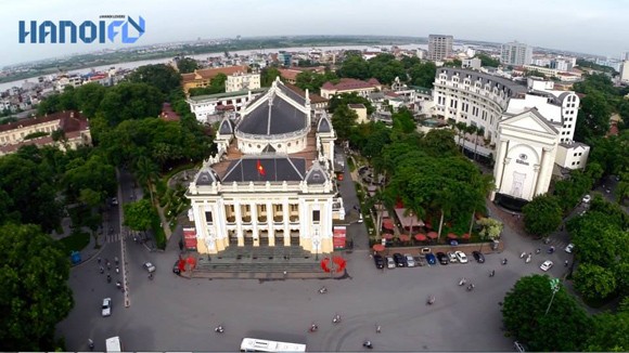 Ngắm Hà Nội từ lưng chừng trời ảnh 1