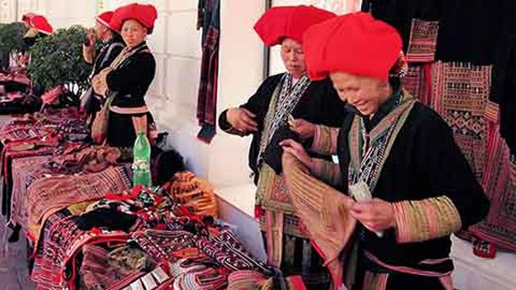 Chợ người Dao giữa Hà Nội ảnh 1