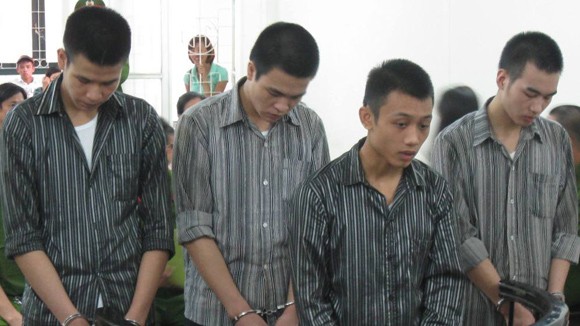 Gã trông xe côn đồ ảnh 1