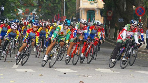 Đua xe đạp chào mừng 60 năm giải phóng Thủ đô ảnh 1