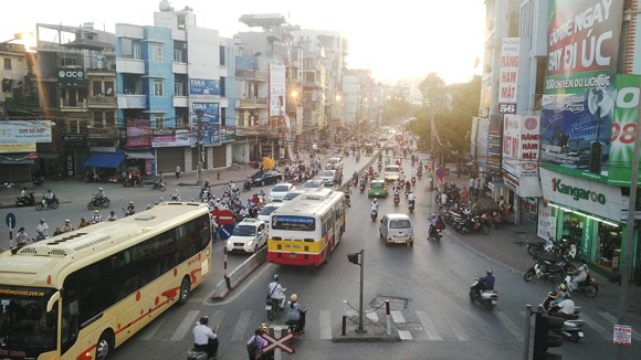 Khói, bụi “ăn mòn” sức khỏe người dân đô thị ảnh 1