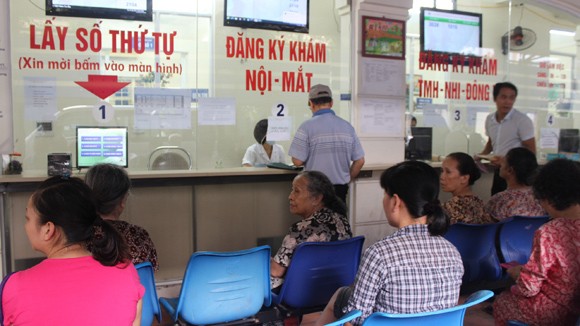 Viện phí tăng, bệnh viện vẫn... khó khăn ảnh 1
