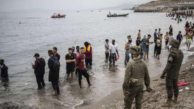 Tây Ban Nha ứng phó khẩn với làn sóng di cư đột biến từ Morocco ảnh 1