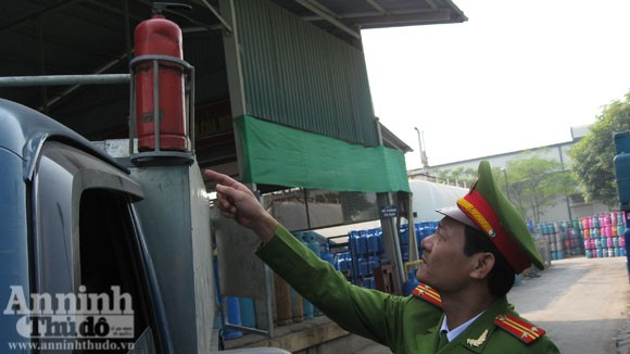 Cháy xe chở gas..., bình đâu ra mà chữa (?!) ảnh 5