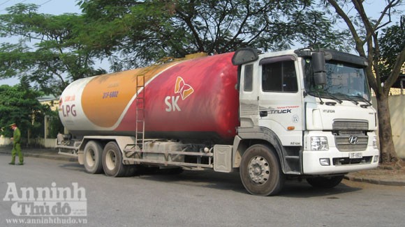 Cháy xe chở gas..., bình đâu ra mà chữa (?!) ảnh 9