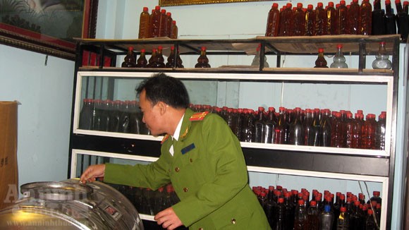 Toàn cảnh vụ "đột kích" cửa hàng rượu ngâm cây thuốc phiện ảnh 3