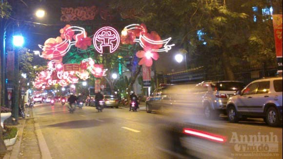 Hà Nội "khoác áo mới"... lung linh đón xuân ảnh 2