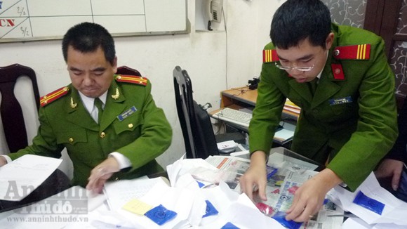 “Mổ bụng” mũ bảo hiểm thu 2.000 viên “thuốc lắc” ảnh 4