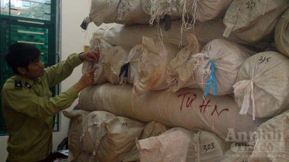 Phát hiện kho vải lậu trị giá cả tỷ đồng ảnh 1