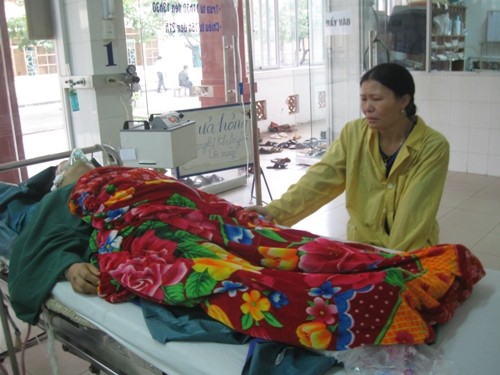 Vụ tàu hỏa tông xe máy tại Hà Đông: Gác chắn thiếu an toàn? ảnh 1