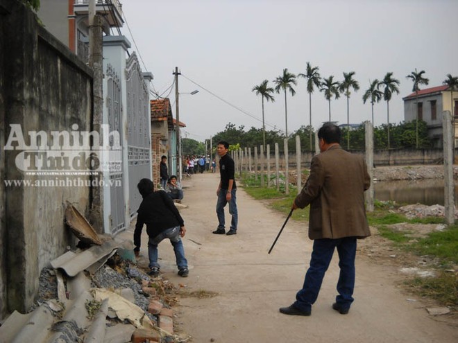 Trấn áp tại chỗ kẻ cuồng loạn vì ma túy “đá” ảnh 6