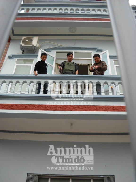 Trấn áp tại chỗ kẻ cuồng loạn vì ma túy “đá” ảnh 8