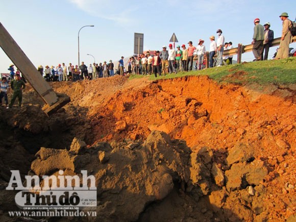 Nổ bom kinh hoàng tại công trường, 2 người bị thương nặng ảnh 1
