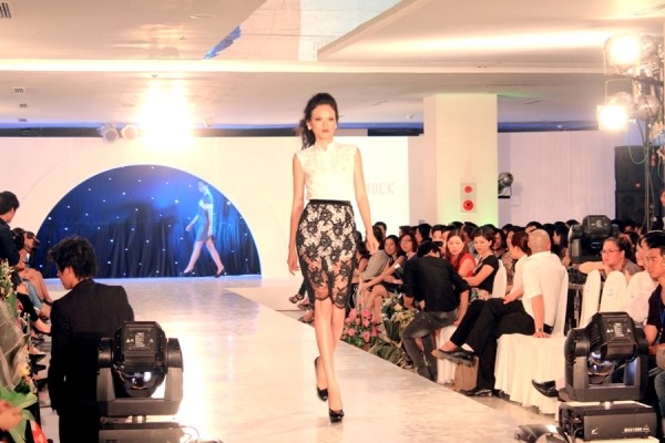Tuyết Lan ấn tượng tại Hà Nội Fashion Week ảnh 2