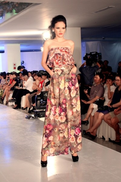 Tuyết Lan ấn tượng tại Hà Nội Fashion Week ảnh 5