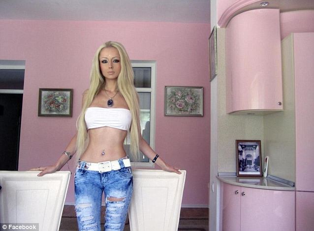 Xôn xao về thiếu nữ giống hệt búp bê Barbie ảnh 2