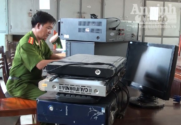 Lợi dụng nghỉ hè, đột nhập phòng Hiệu trưởng trộm cắp ảnh 2