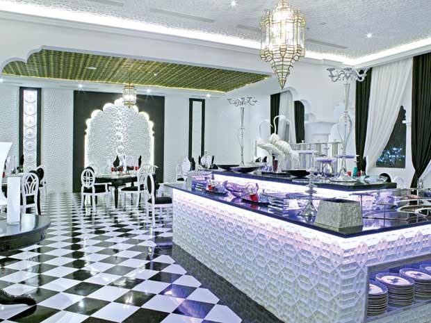 Thu Minh "chơi sang" thuê lâu đài, tập huấn cho thí sinh ảnh 2