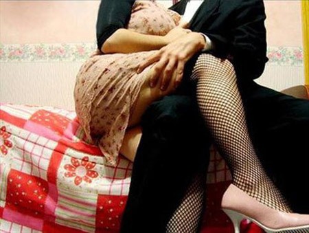 Bi kịch người phụ nữ bị chồng ép chơi trò... đổi vợ ảnh 1