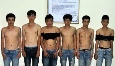 Lạnh người trước nhóm côn đồ mặc áo giáp đi “xử” tình địch ảnh 2