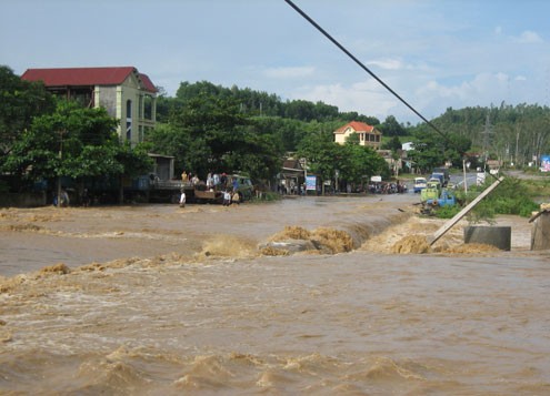 Mưa lớn, nhiều bản làng bị nhấn chìm, 8 người thương vong ảnh 1
