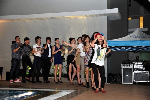 Thí sinh Giọng hát Việt "quậy" hết cỡ với Gangnam Style ảnh 2