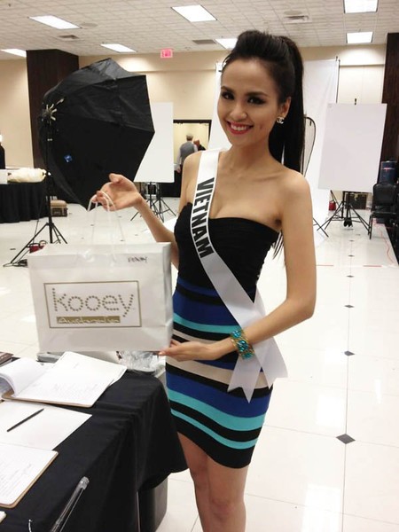 Thí sinh Hoa hậu Hoàn vũ 2012 khoe đường cong "nóng bỏng" ảnh 1
