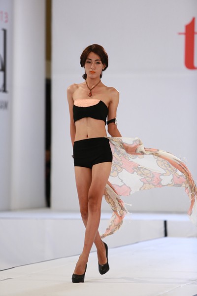 Thí sinh Top model 2013 khoe hình thể trong trang phục áo tắm ảnh 6
