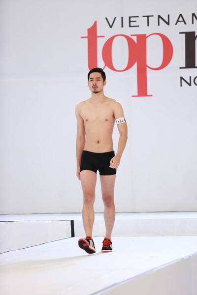 Thí sinh Top model 2013 khoe hình thể trong trang phục áo tắm ảnh 3