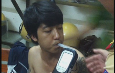 Ma men đưa lối, tài xế xe kéo đánh võng trên đường ảnh 1