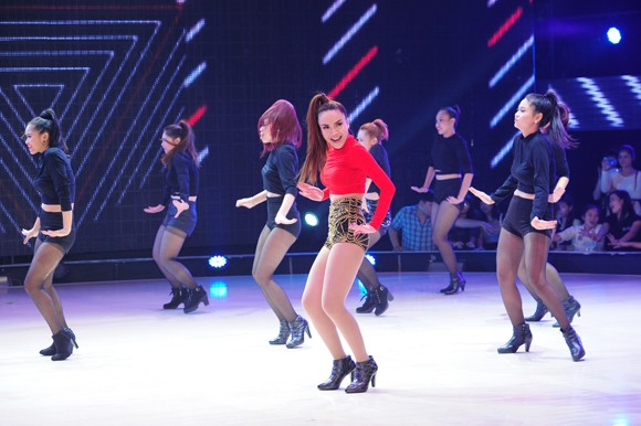 Yến Trang, Trà My Idol diện quần ngắn cũn, nhảy bốc lửa ảnh 14