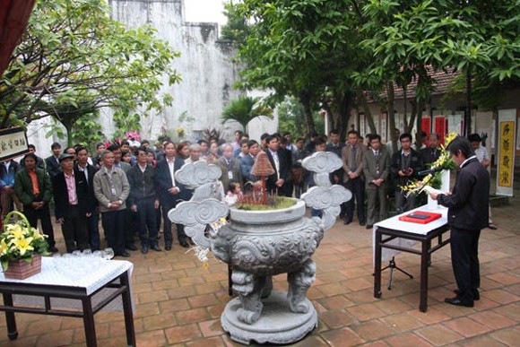 90 tuổi vẫn miệt mài đi học... chữ ảnh 1