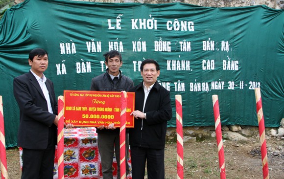 CATP Hà Nội tặng 100 triệu đồng xây dựng nhà văn hóa thôn bản ở Cao Bằng ảnh 12