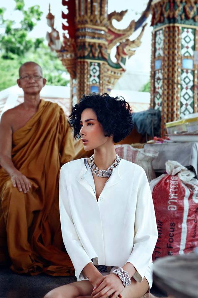 Những sự cố dở khóc dở cười khi "sao" mê Facebook ảnh 3