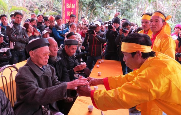Lễ hội Minh Thề: Chỉ có dân thề, quan không thề! ảnh 6
