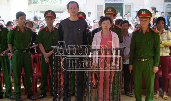 Rủ nhau đi buôn ma túy, 2 vợ chồng lĩnh 17 năm tù ảnh 1