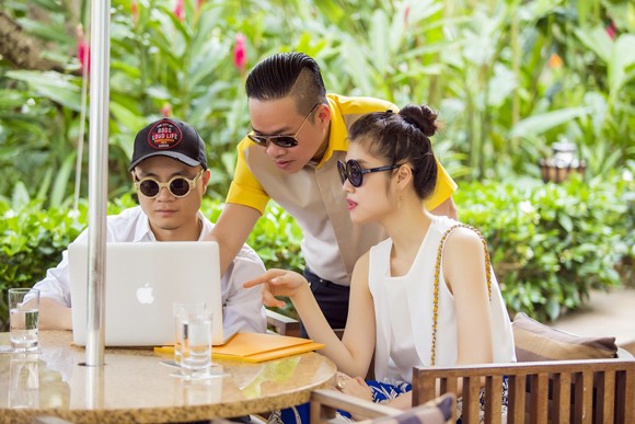 Siêu mẫu Thu Hằng lái xe tiền tỷ "đón đưa" NTK Đỗ Mạnh Cường ảnh 6