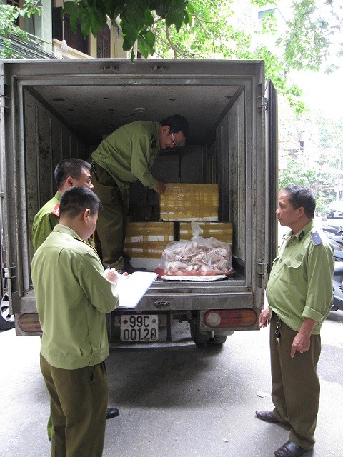 Phá vụ vận chuyển tai lợn thối thu mua từ Hà Nội đến Bắc Giang ảnh 2