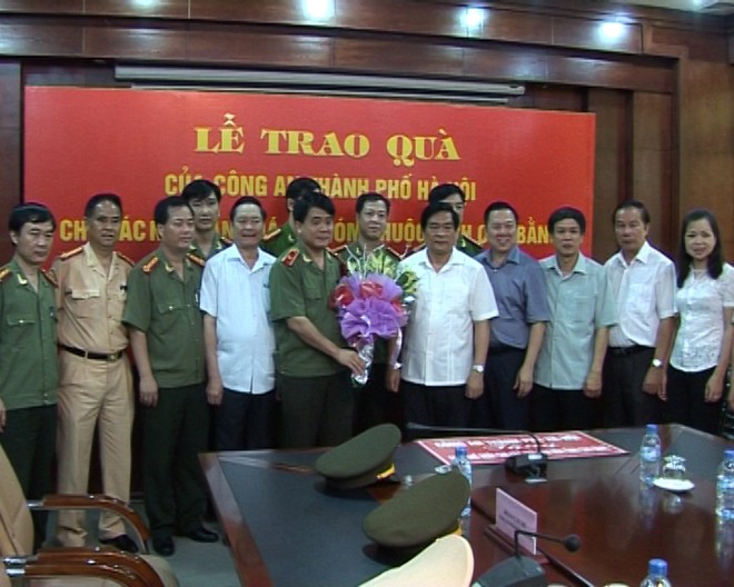 CATP Hà Nội đi thăm và tặng quà tại tỉnh Cao Bằng ảnh 1