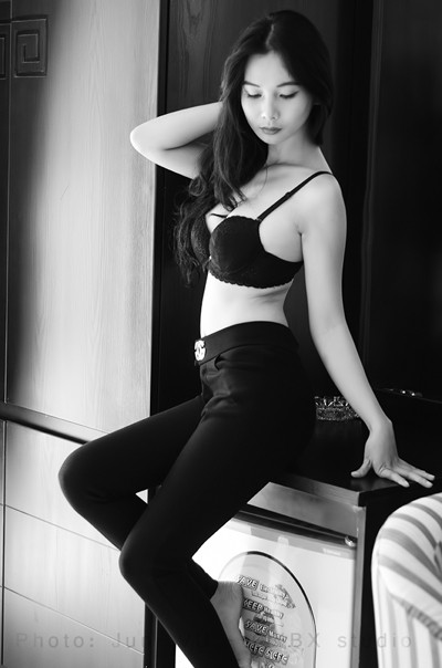 Sau nude, Xuân Thuỳ “diện” nội y khoe đường cong cực chuẩn ảnh 5