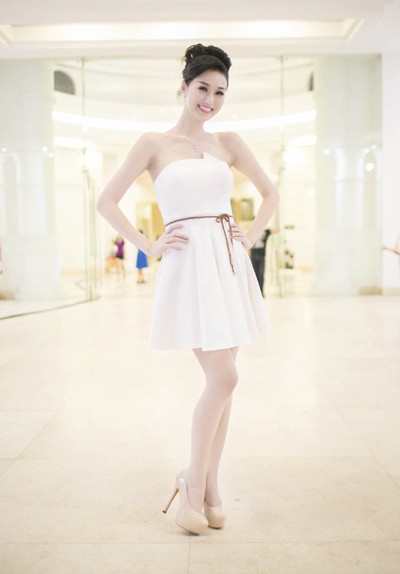 Khánh My khoe vai gầy chân thon ảnh 6