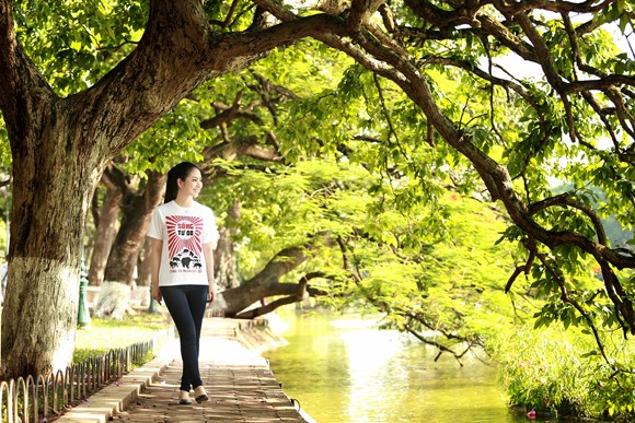 Hoa hậu Ngọc Anh tươi trẻ với áo in tranh cổ động ảnh 8