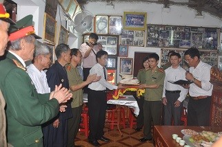 Bảo tàng Công an nhân dân tiếp nhận kỷ vật lịch sử ảnh 1